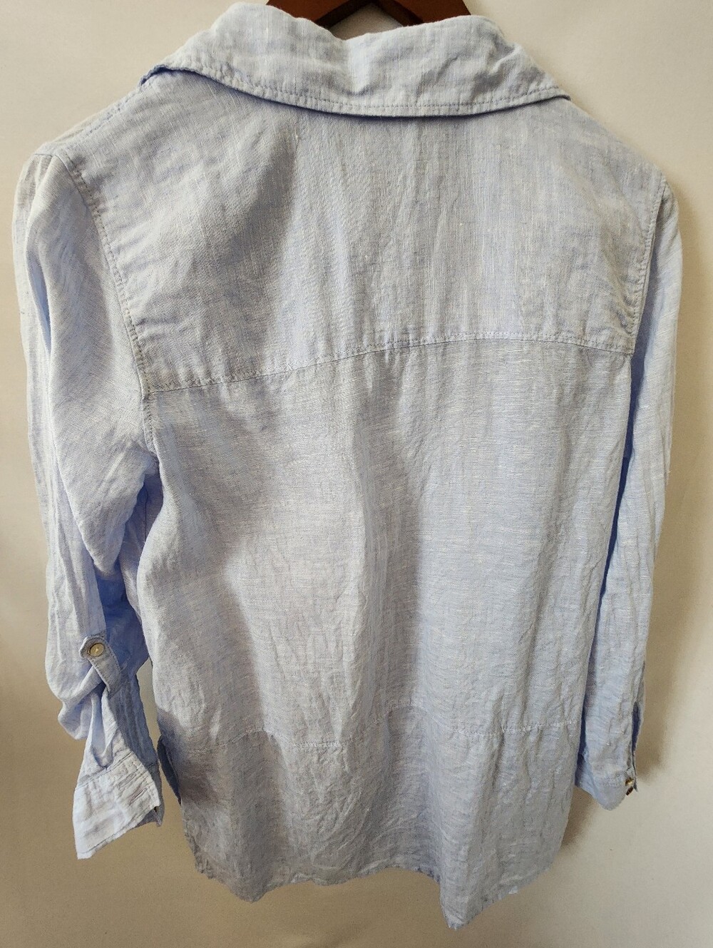 Tahari 100% Linen Blue Button Down Shirt. Size Small - Picture 2 of 4